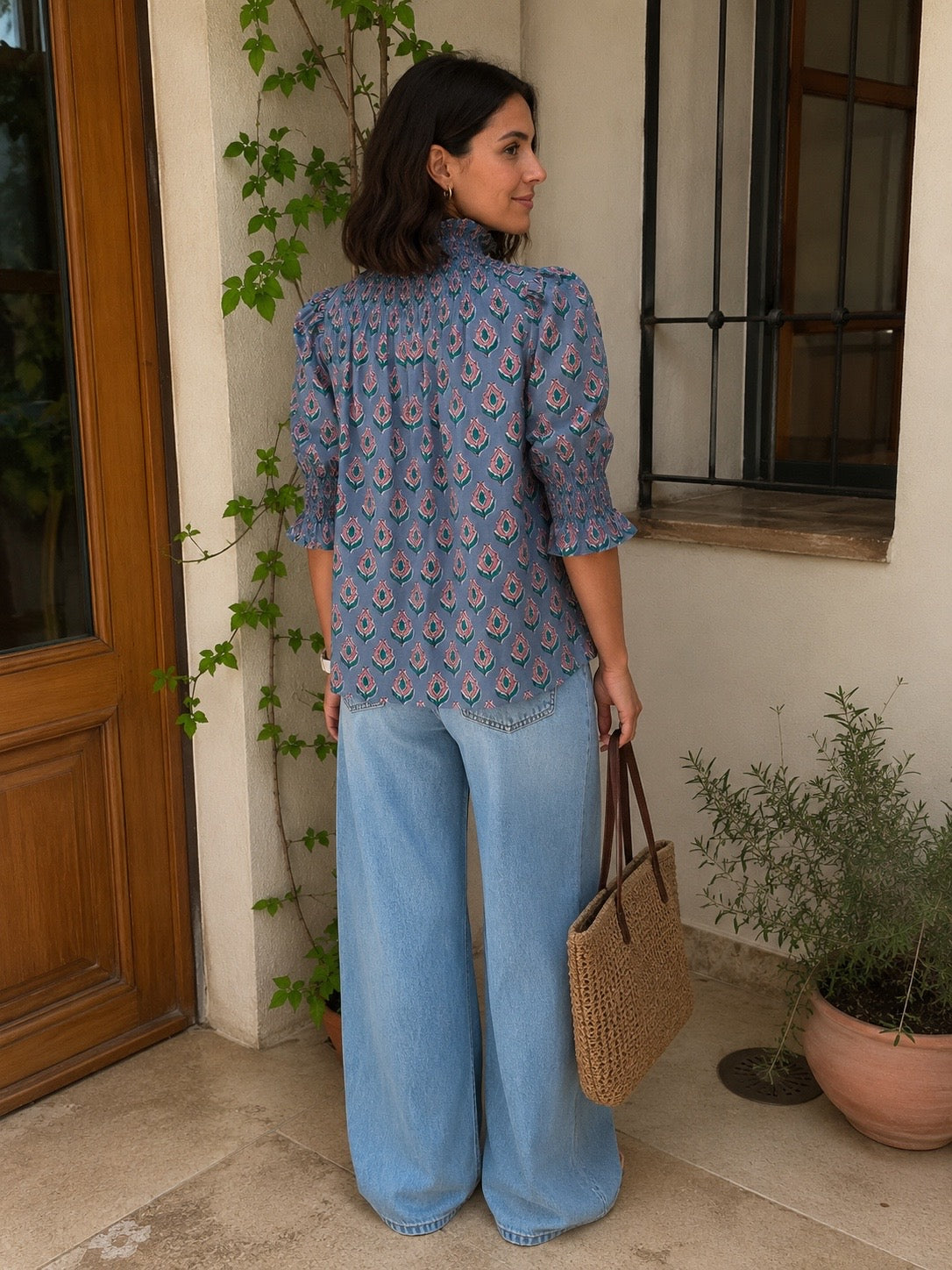 BLUSA RINCÓN  AZUL CON FLORES ROSAS